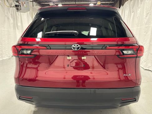 Used 2025 Toyota Grand Highlander FWD image 6