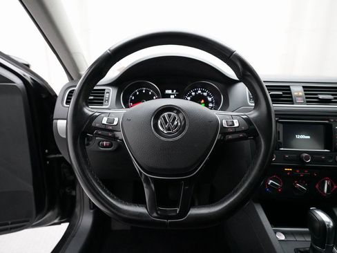 Used 2015 Volkswagen Jetta SE image 4