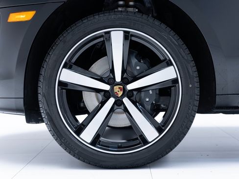 Certified 2025 Porsche Macan image 15