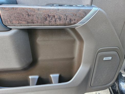 Used 2022 GMC Sierra 2500 Denali w/ Denali Black Diamond Edition image 17