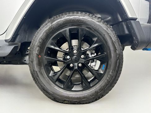 Used 2023 Jeep Wrangler Unlimited Sahara w/ Cold Weather Group AWD/4WD image 11