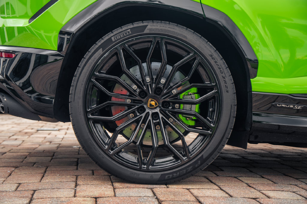 Used 2025 Lamborghini Urus SE AWD/4WD image 13