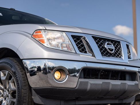 Used 2019 Nissan Frontier SL RWD image 10