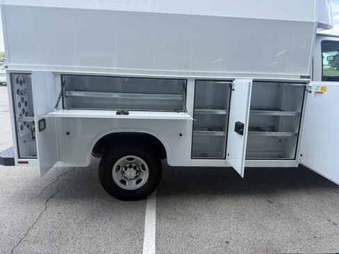 Used 2025 Chevrolet Express 3500 w/ Power Convenience Package RWD image 15