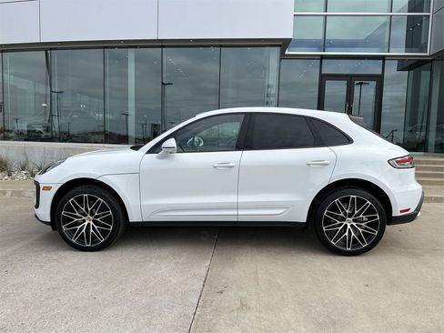 New 2026 Porsche Macan image 2