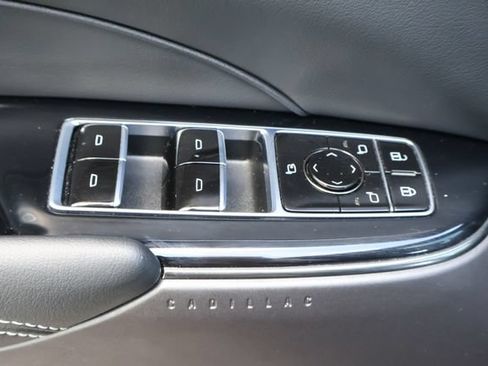 Used 2024 Cadillac Lyriq Luxury AWD/4WD image 14