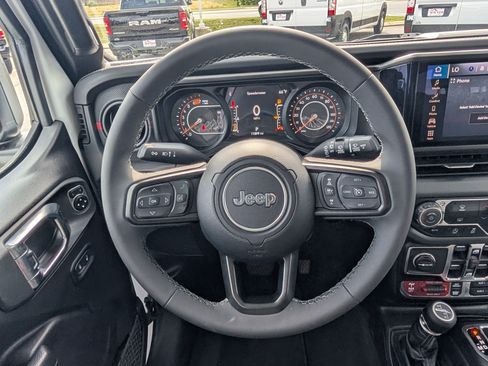Used 2026 Jeep Wrangler Unlimited Rubicon AWD/4WD image 15