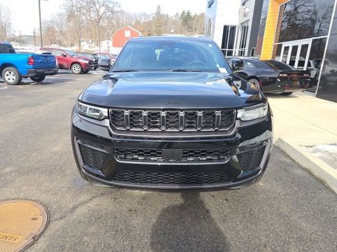 New 2026 Jeep Grand Cherokee Laredo image 2