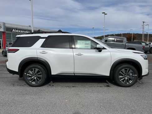 New 2025 Nissan Pathfinder SV w/ SV Premium Package image 2