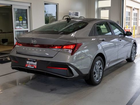Used 2024 Hyundai Elantra SEL FWD image 7