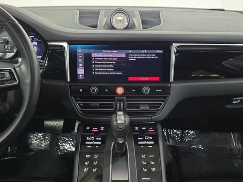 Certified 2023 Porsche Macan AWD/4WD image 16