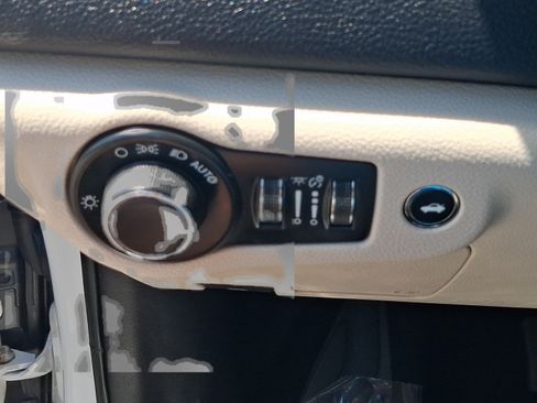 Used 2016 Chrysler 200 Limited FWD image 20