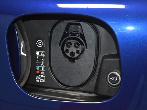 Used 2024 Porsche Macan 4 Electric image 32