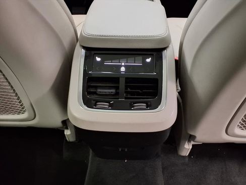 Used 2021 Volvo XC90 T6 Momentum w/ Climate Package image 15