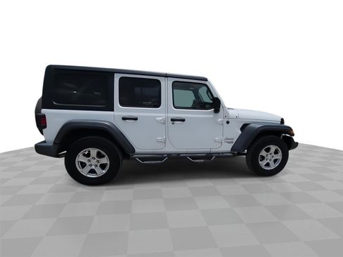Used 2018 Jeep Wrangler Unlimited Sport S AWD/4WD image 9