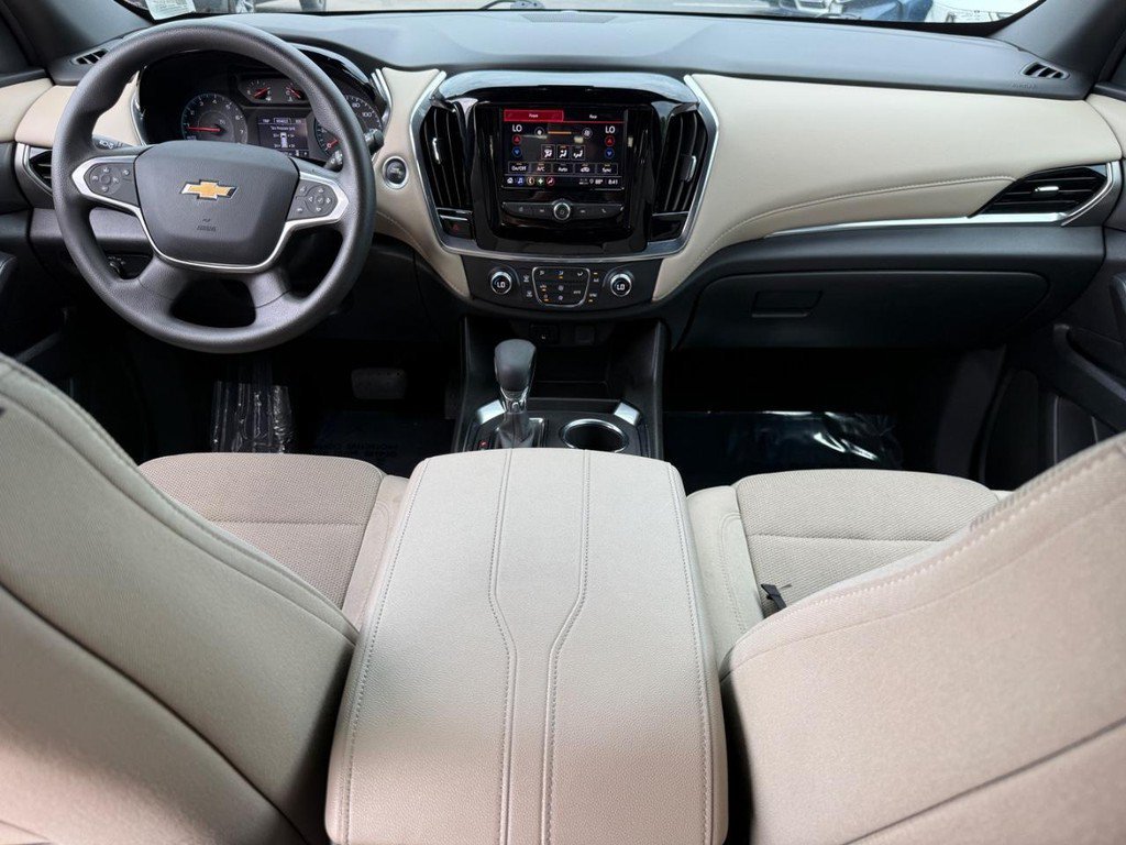 Used 2023 Chevrolet Traverse LS FWD image 16