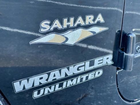Used 2014 Jeep Wrangler Unlimited Sahara image 15
