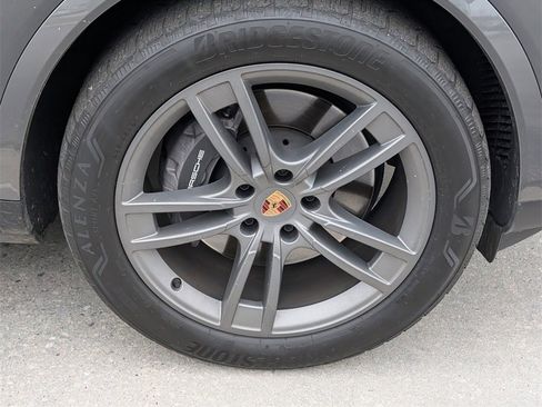 Certified 2025 Porsche Cayenne image 30