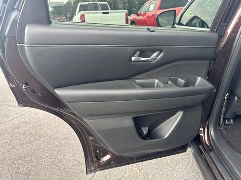 Used 2022 Nissan Pathfinder SL w/ SL Black Package FWD image 23