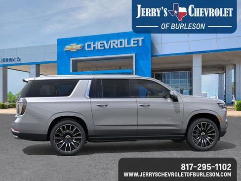 New 2026 Chevrolet Suburban High Country AWD/4WD image 7