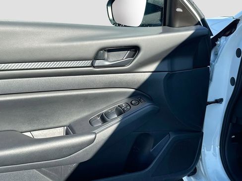 Used 2024 Nissan Altima 2.5 S image 17