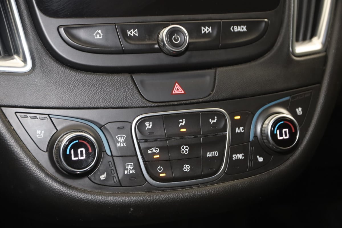 Used 2020 Chevrolet Malibu Premier FWD image 25