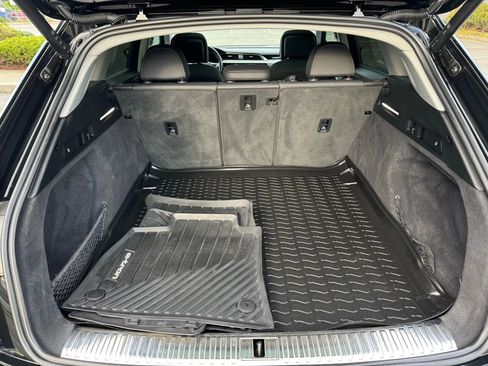 Used 2021 Audi e-tron Premium Plus w/ Premium Plus Package image 29