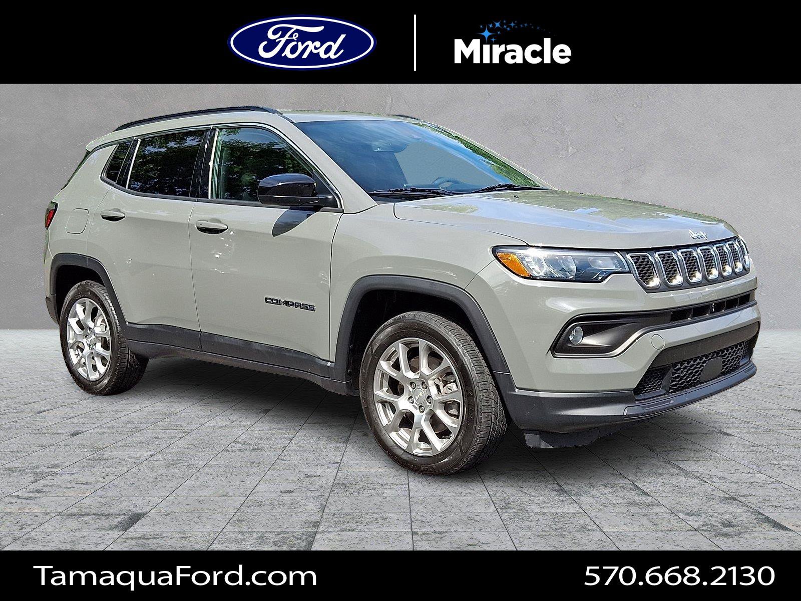 Used 2024 Jeep Compass Latitude AWD/4WD image 1
