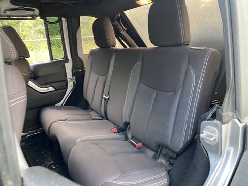 Used 2013 Jeep Wrangler Unlimited Rubicon w/ Connectivity Group image 18