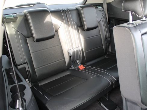 Certified 2022 Volkswagen Atlas SE w/ Black Wheel Package image 25