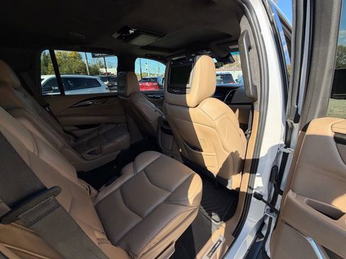 Used 2019 Cadillac Escalade Platinum image 35