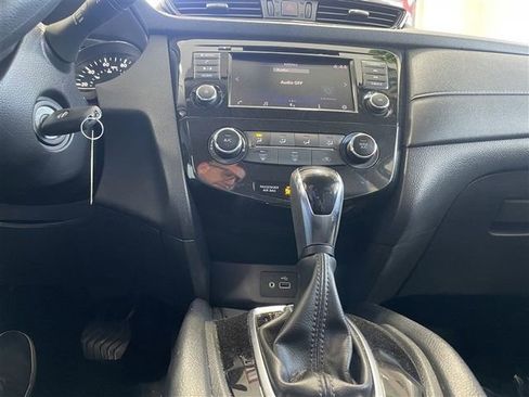 Used 2018 Nissan Rogue S AWD/4WD image 17