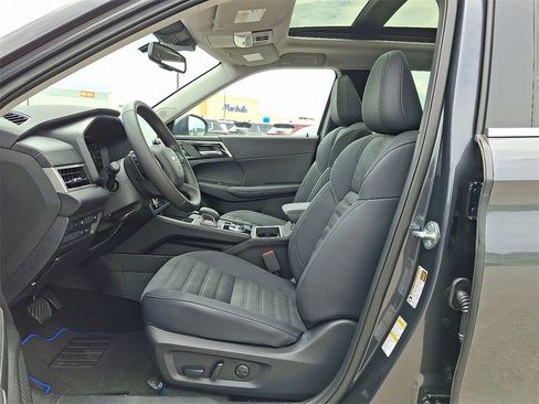 New 2025 Mitsubishi Outlander SE image 6