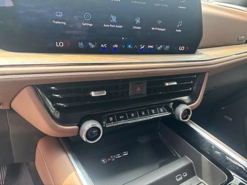 Used 2025 Chevrolet Tahoe High Country AWD/4WD image 20
