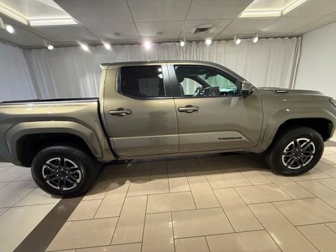 Used 2025 Toyota Tacoma TRD Sport w/ TRD Sport Premium Package AWD/4WD image 6