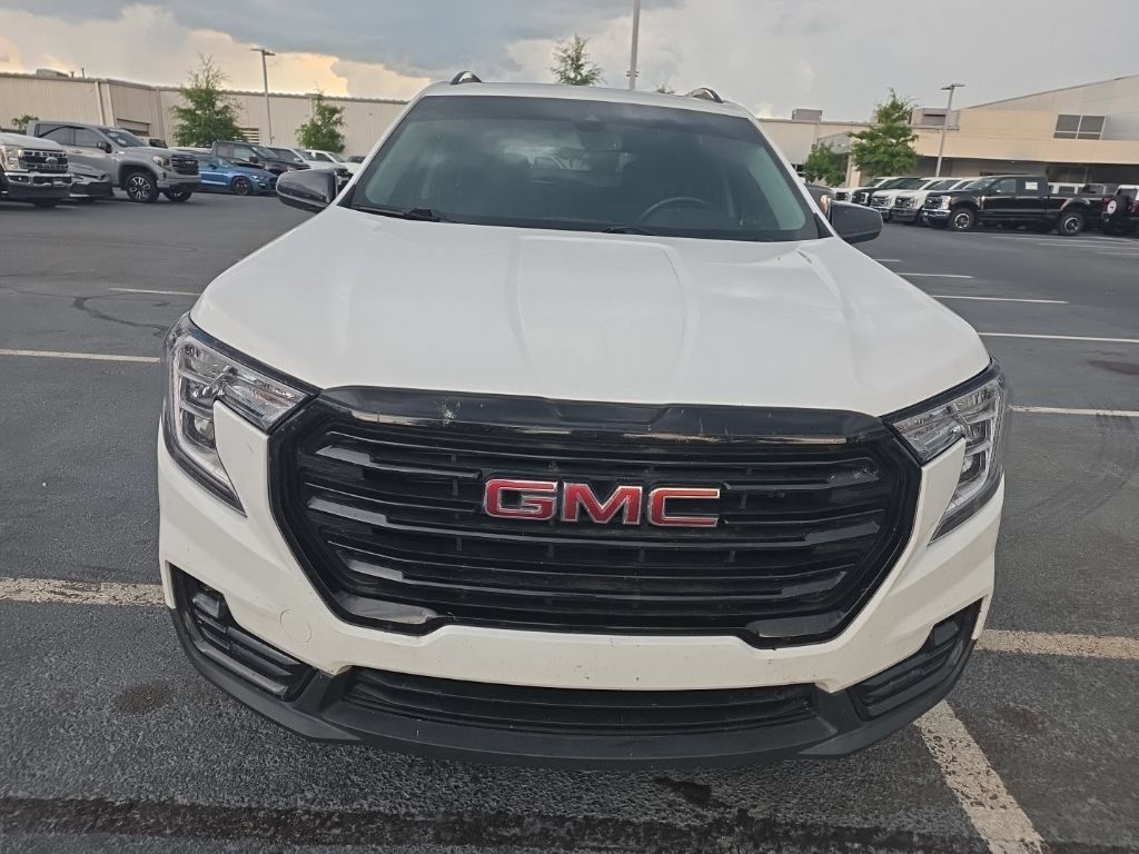 Used 2022 GMC Terrain SLT w/ Infotainment Package II FWD image 3