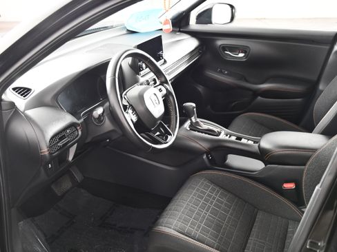Certified 2025 Honda HR-V Sport image 2