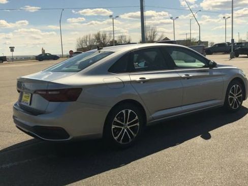 Used 2024 Volkswagen Jetta Sport FWD image 8