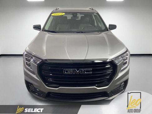 Used 2023 GMC Terrain SLT w/ Infotainment Package II AWD/4WD image 10