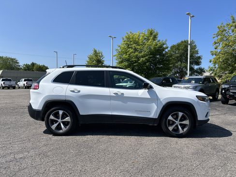 Used 2022 Jeep Cherokee Limited w/ Sun & Sound Group AWD/4WD image 3