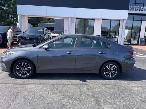 Used 2024 Kia Forte LXS FWD image 2