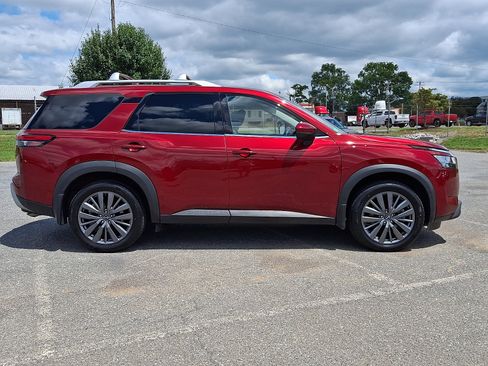 Used 2024 Nissan Pathfinder SL w/ SL Premium Package AWD/4WD image 7