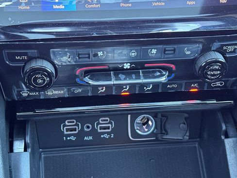 New 2025 Jeep Grand Cherokee L Limited w/ Luxury Tech Group II image 19