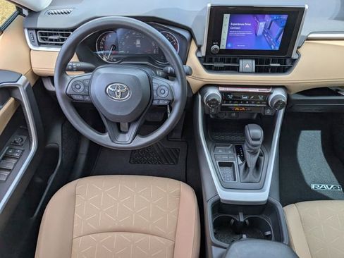 Used 2025 Toyota RAV4 XLE image 9