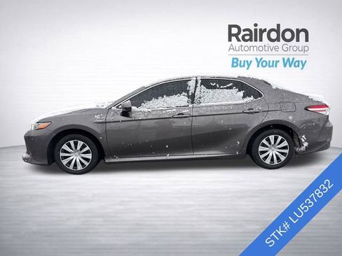 Used 2020 Toyota Camry LE image 4