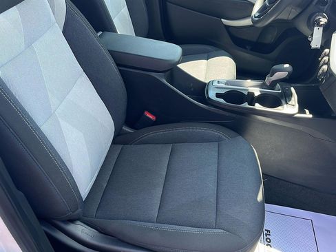 Used 2025 Chevrolet Trax LS FWD image 29