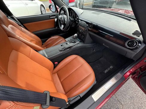 Used 2008 MAZDA MX-5 Miata Grand Touring w/ Premium Pkg image 17
