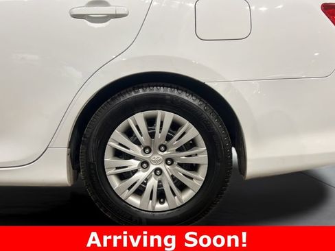 Used 2014 Toyota Camry L image 37