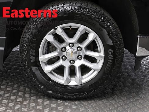 Used 2023 Chevrolet Silverado 1500 LT AWD/4WD image 33