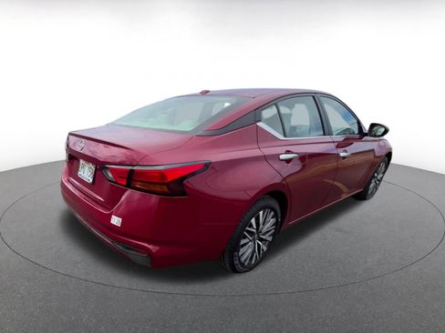 Used 2025 Nissan Altima 2.5 SV FWD image 14